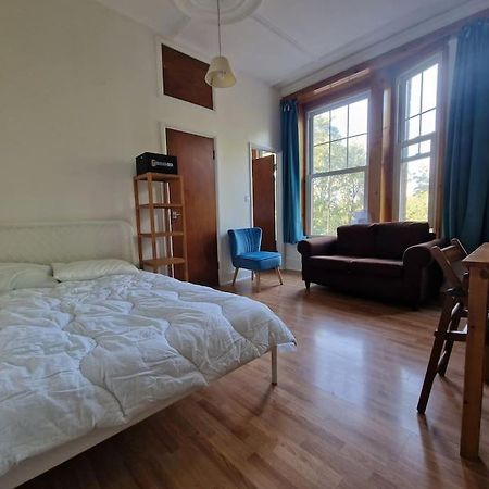 Bright Well Located Studio Flat Лондон Экстерьер фото