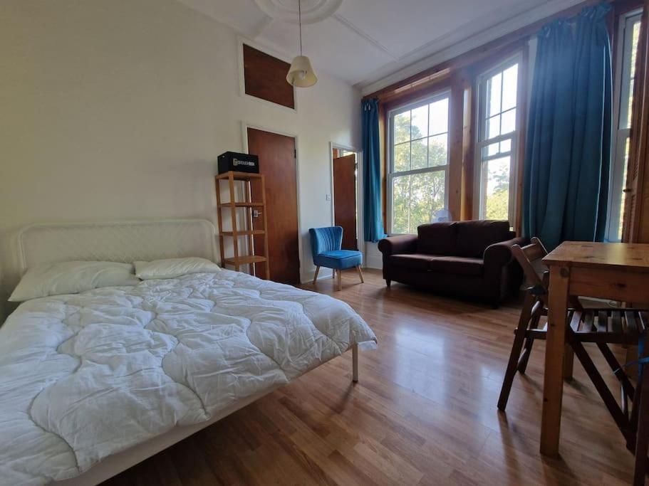 Bright Well Located Studio Flat Лондон Экстерьер фото