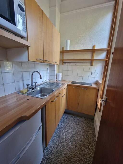 Bright Well Located Studio Flat Лондон Экстерьер фото